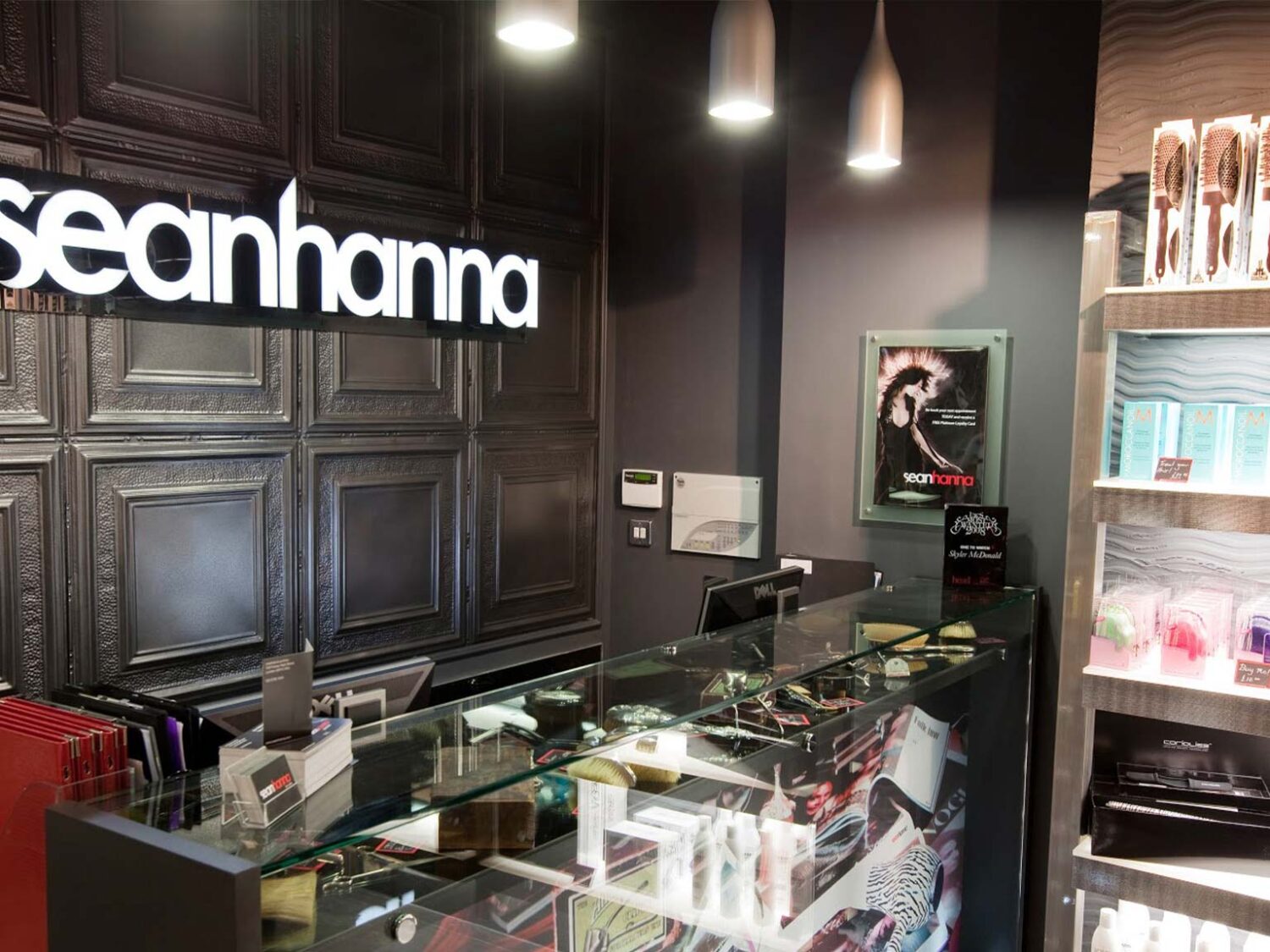 Illustration for web design that Graphite Design did for Sean Hanna showing their salon counter